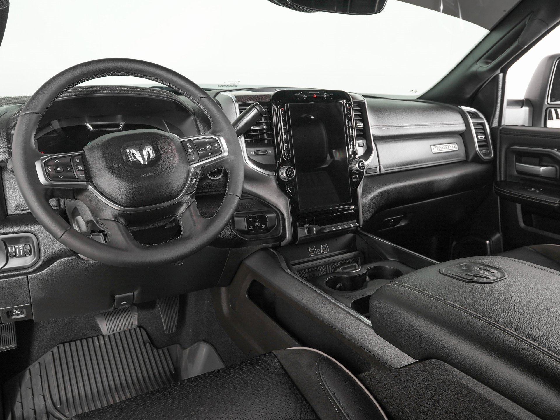 Used 2025 RAM 3500 Laramie w/ Sport Appearance Package image 15