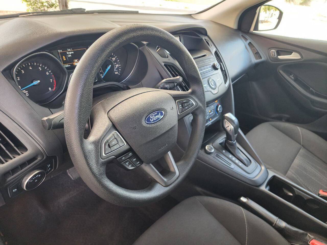 Used 2015 Ford Focus SE image 29