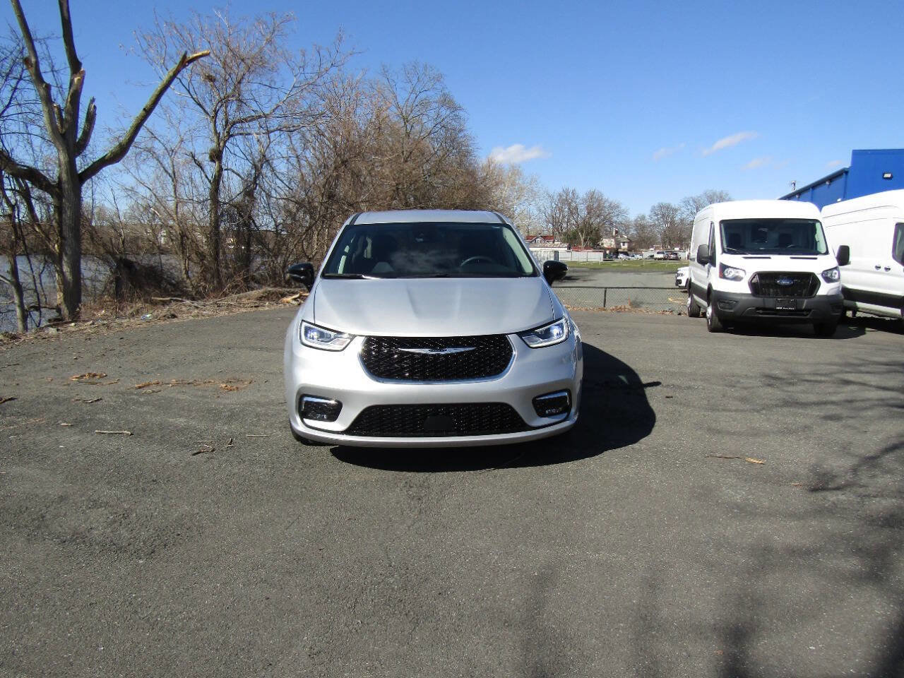 Used 2024 Chrysler Pacifica Touring-L image 43