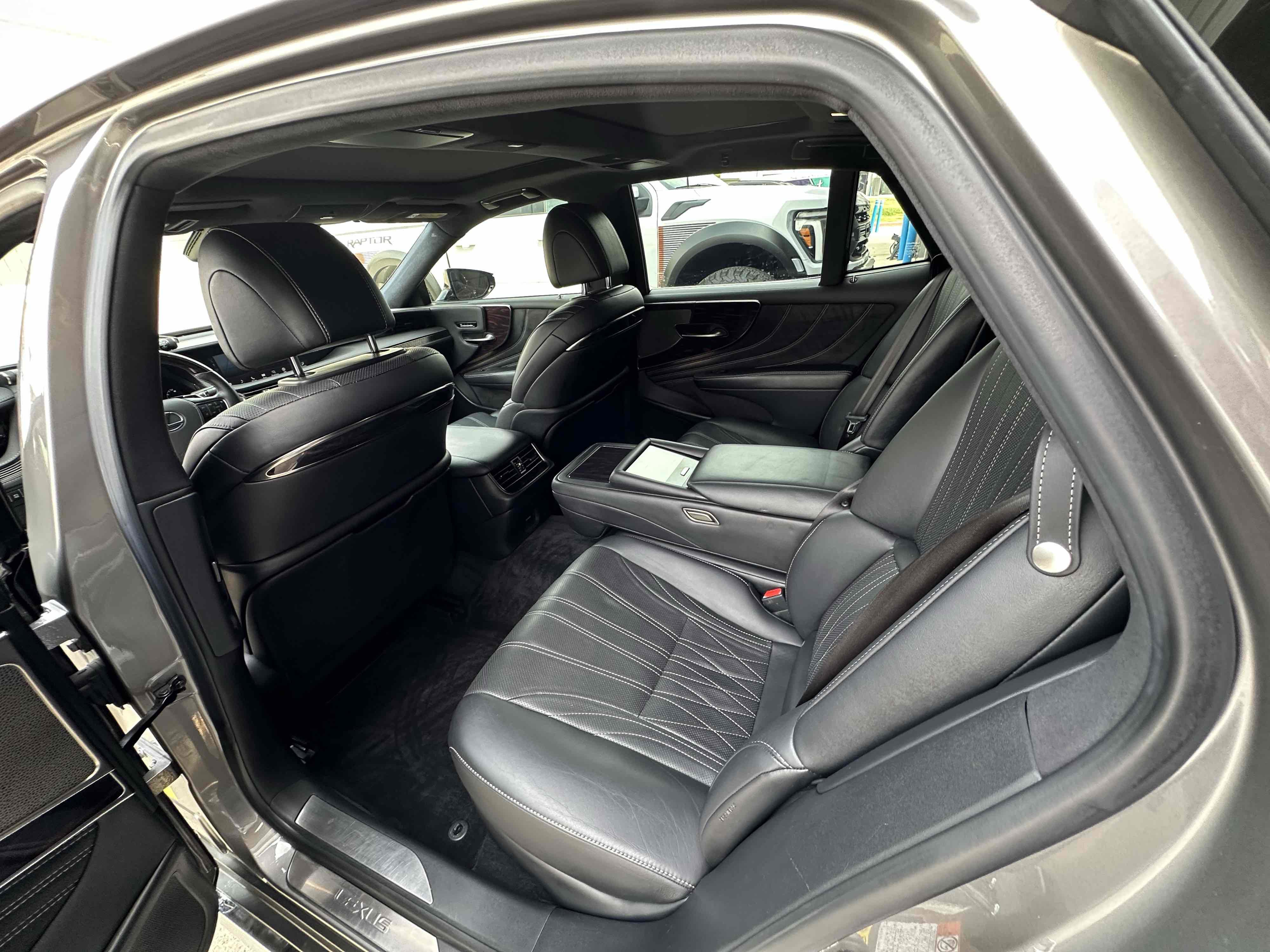 Used 2018 Lexus LS 500 Luxury w/ Luxury Package image 38