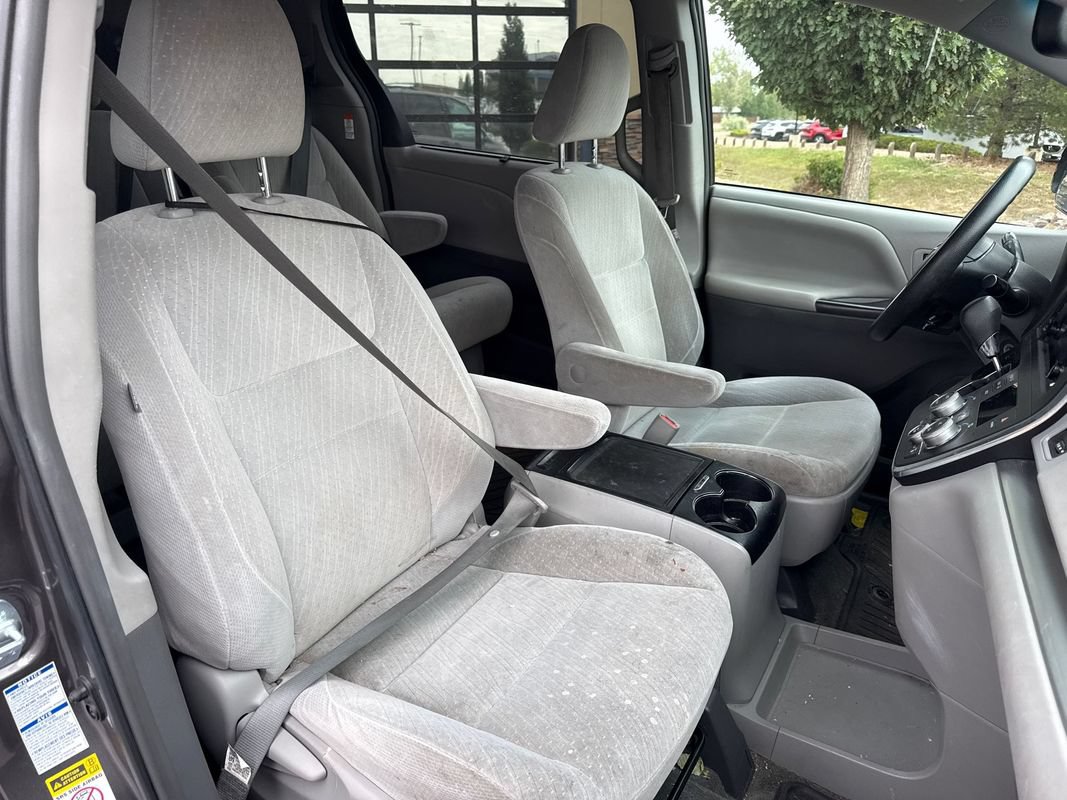 Used 2017 Toyota Sienna LE AWD/4WD image 24