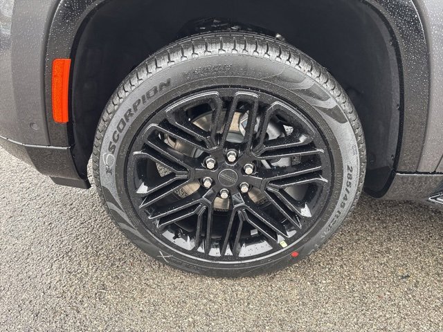 New 2025 Jeep Wagoneer L Series II w/ Convenience Group I image 9