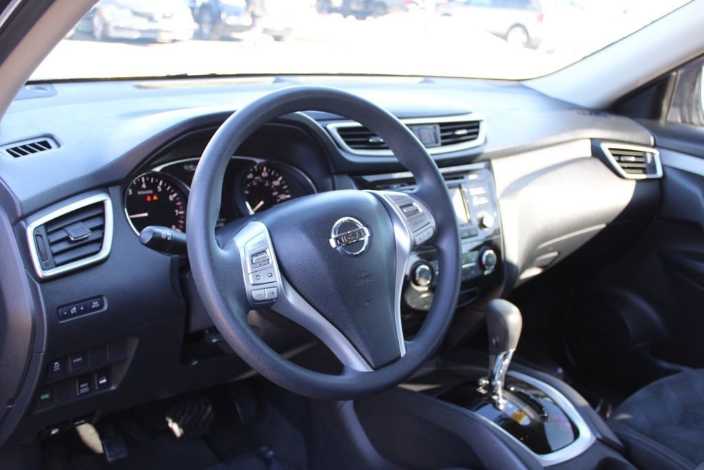 Used 2015 Nissan Rogue S image 16