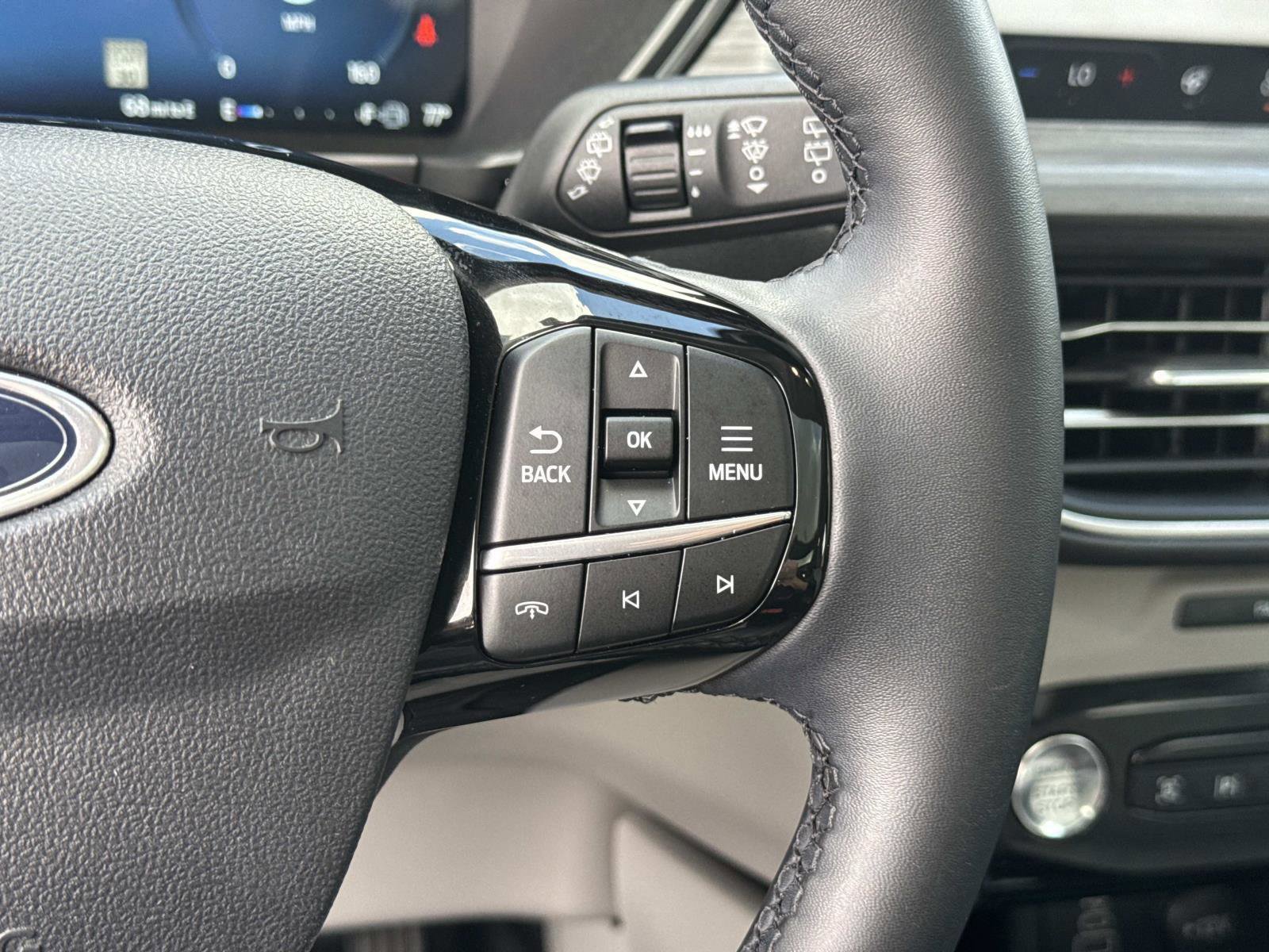 Used 2024 Ford Escape Platinum w/ Premium Technology Package image 33