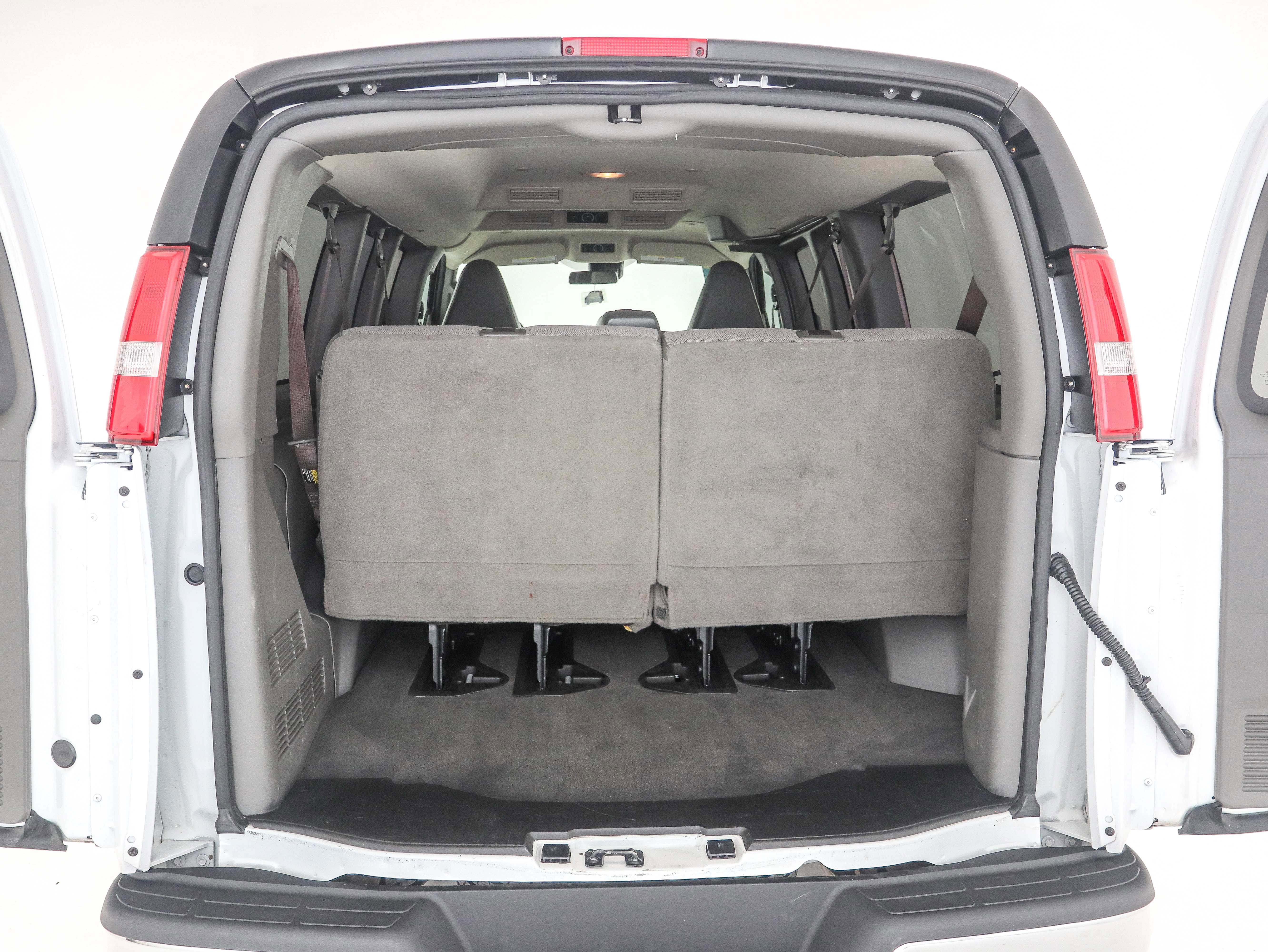 Used 2020 Chevrolet Express 3500 LT w/ LT Preferred Equipment Group image 11