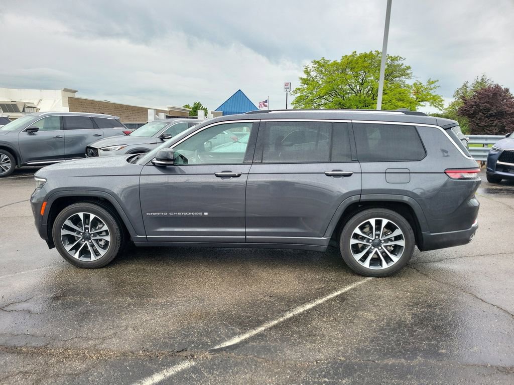 Used 2022 Jeep Grand Cherokee L Overland w/ Advanced Protech Group III AWD/4WD image 2