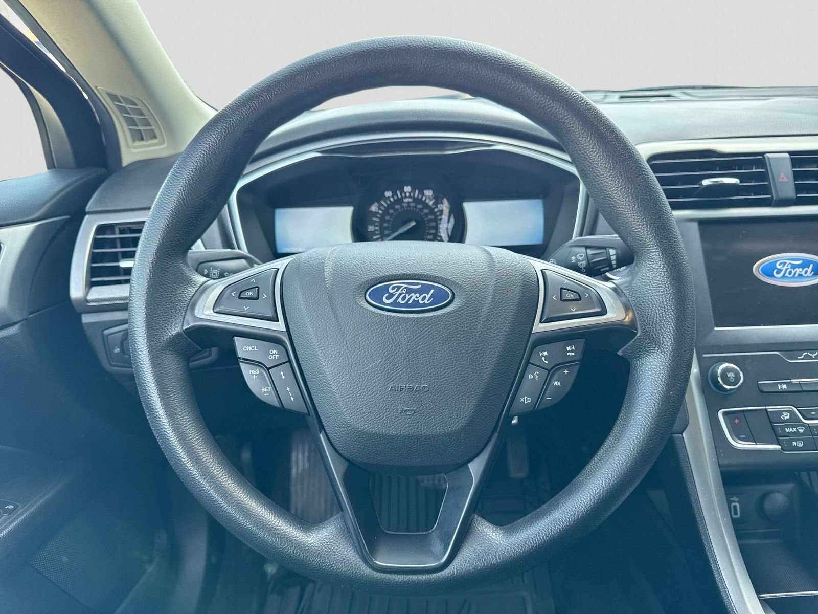 Certified 2020 Ford Fusion SE FWD image 24