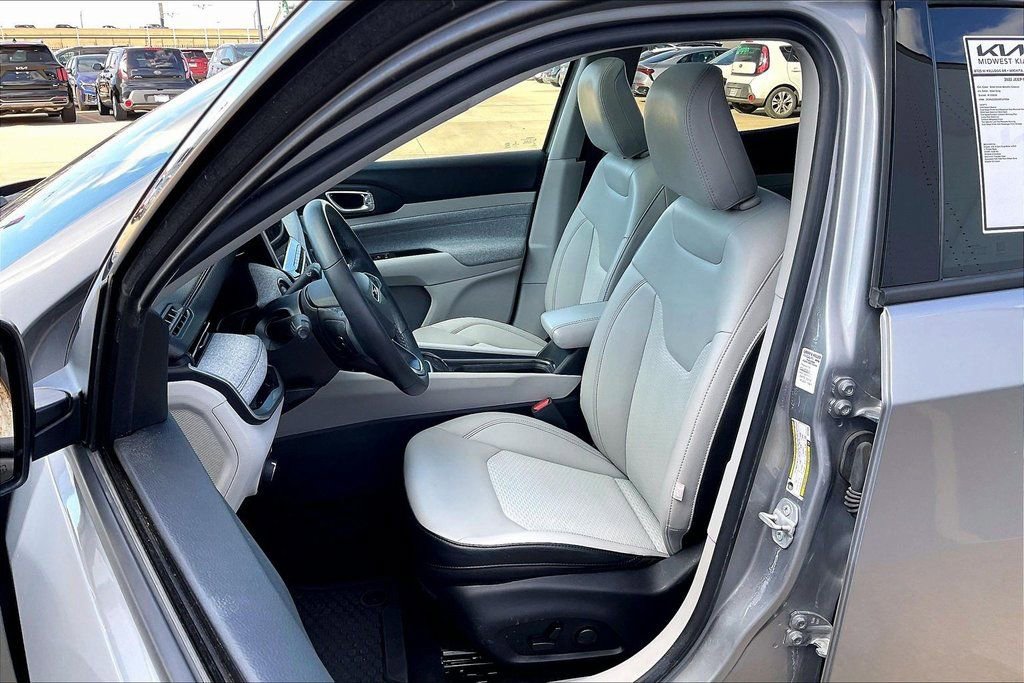 Used 2022 Jeep Compass Latitude w/ Sun and Sound Group image 25