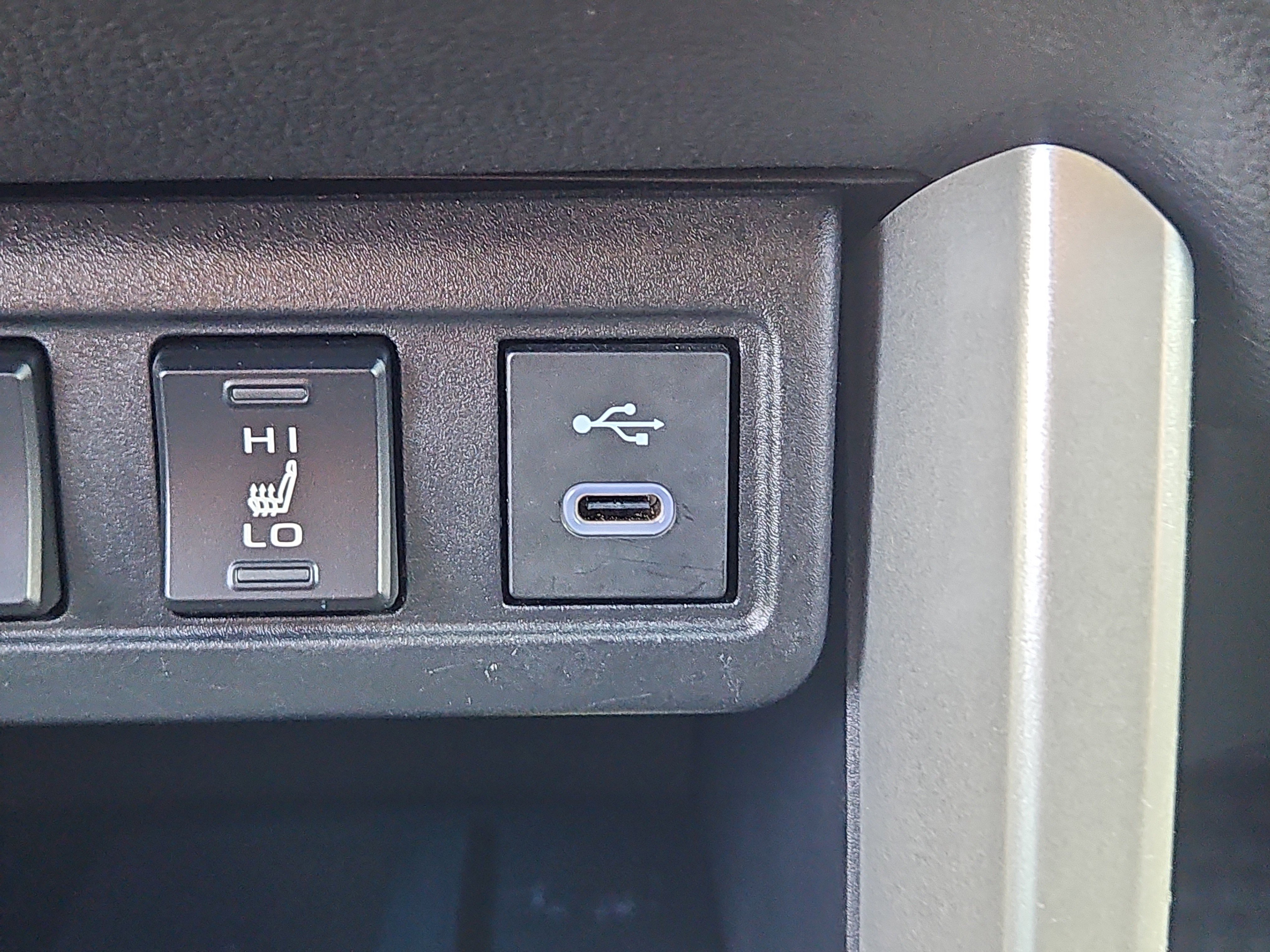 Used 2023 Toyota Corolla Cross XLE image 10