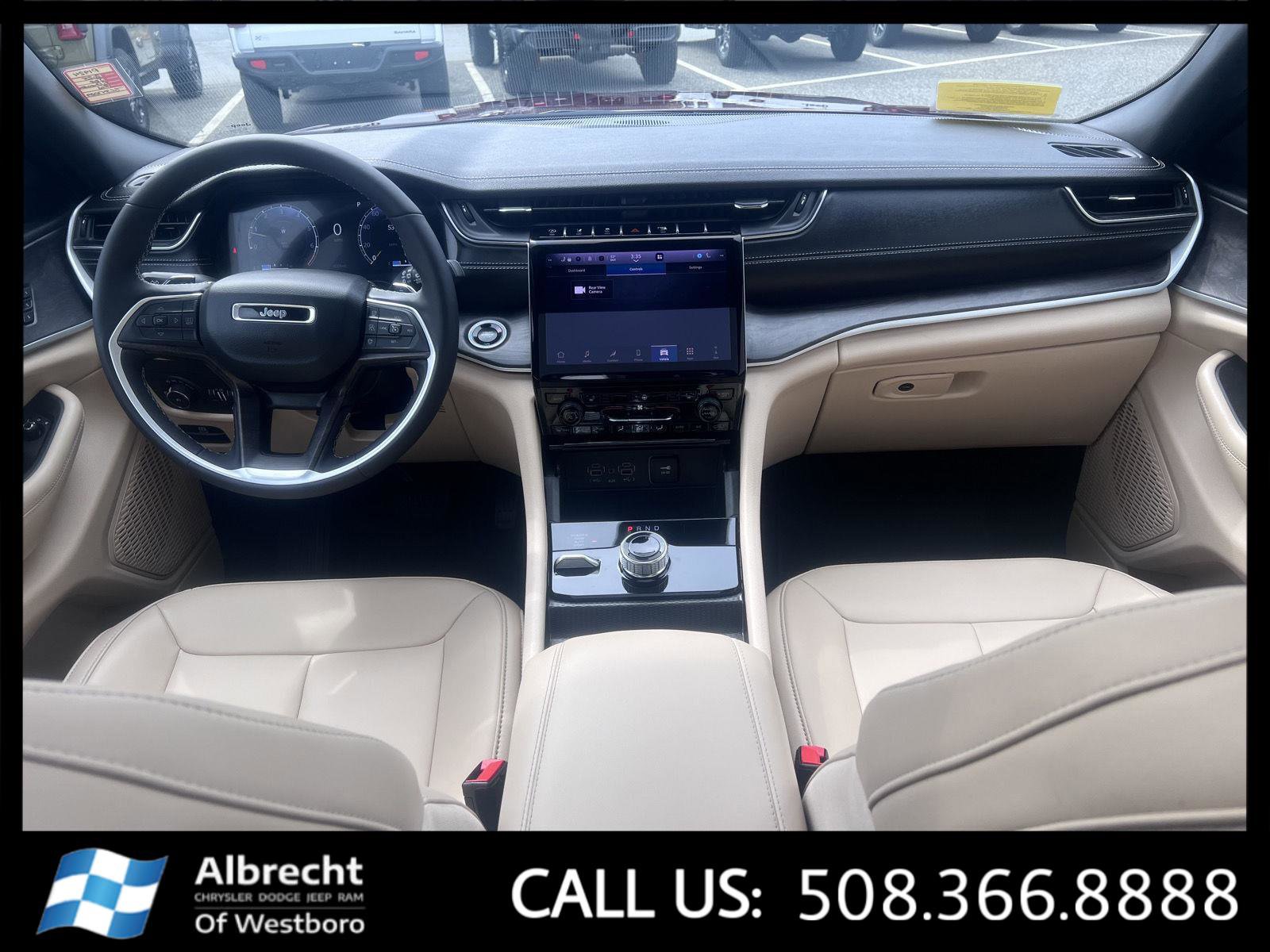 Used 2025 Jeep Grand Cherokee Limited AWD/4WD image 23