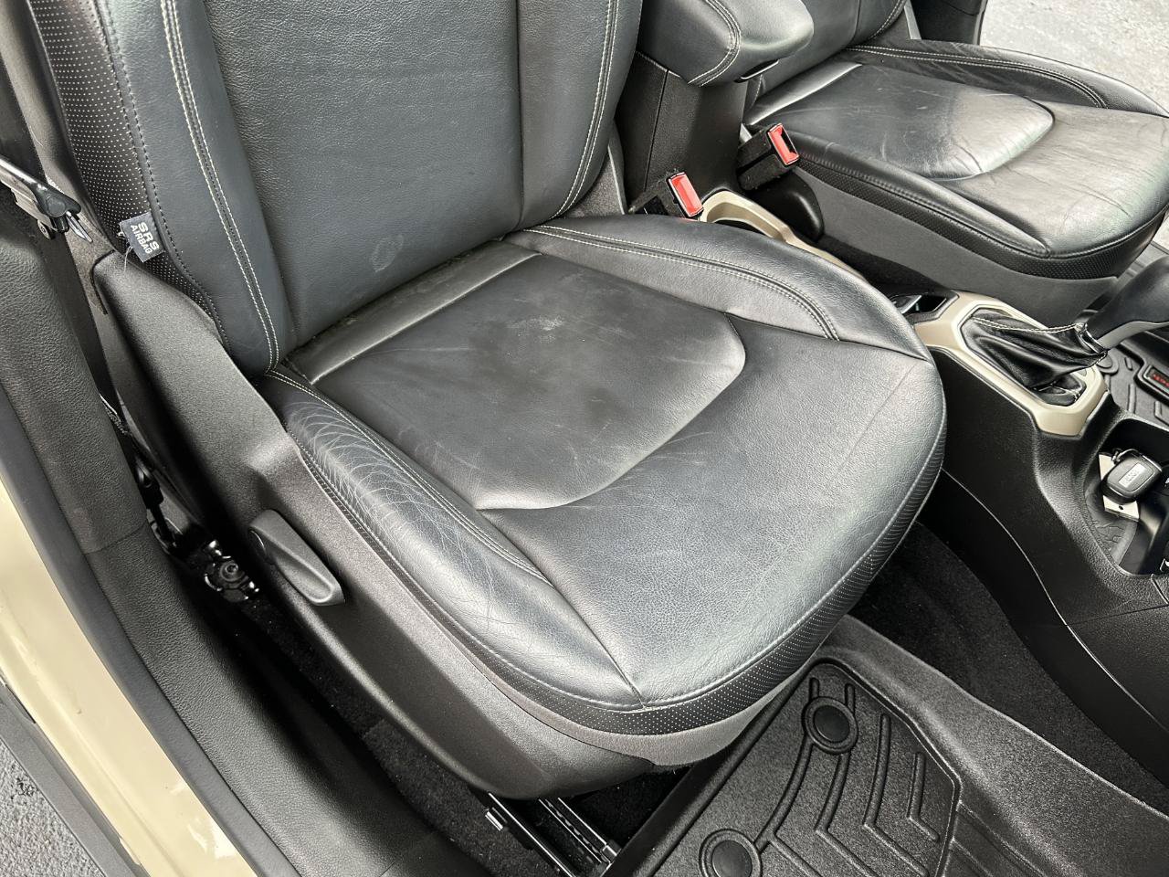 Used 2015 Jeep Renegade Limited AWD/4WD image 46