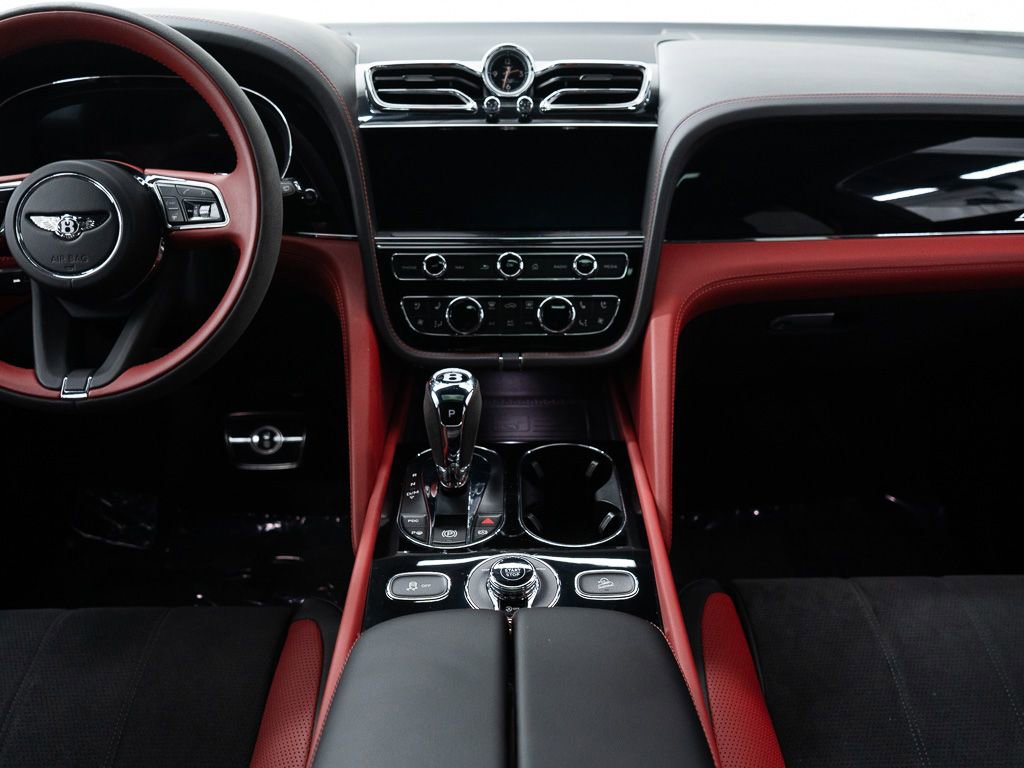 Used 2022 Bentley Bentayga AWD/4WD image 29