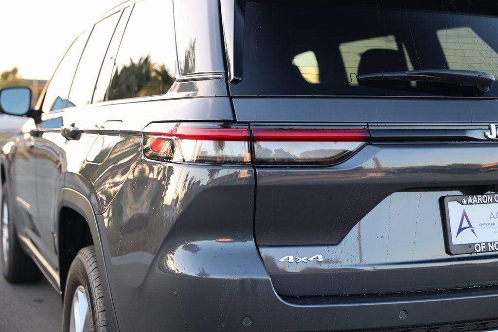 New 2025 Jeep Grand Cherokee Laredo X w/ Trailer Tow Package image 10