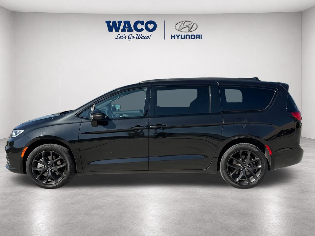 Used 2023 Chrysler Pacifica Touring-L w/ S Appearance Package AWD/4WD image 4