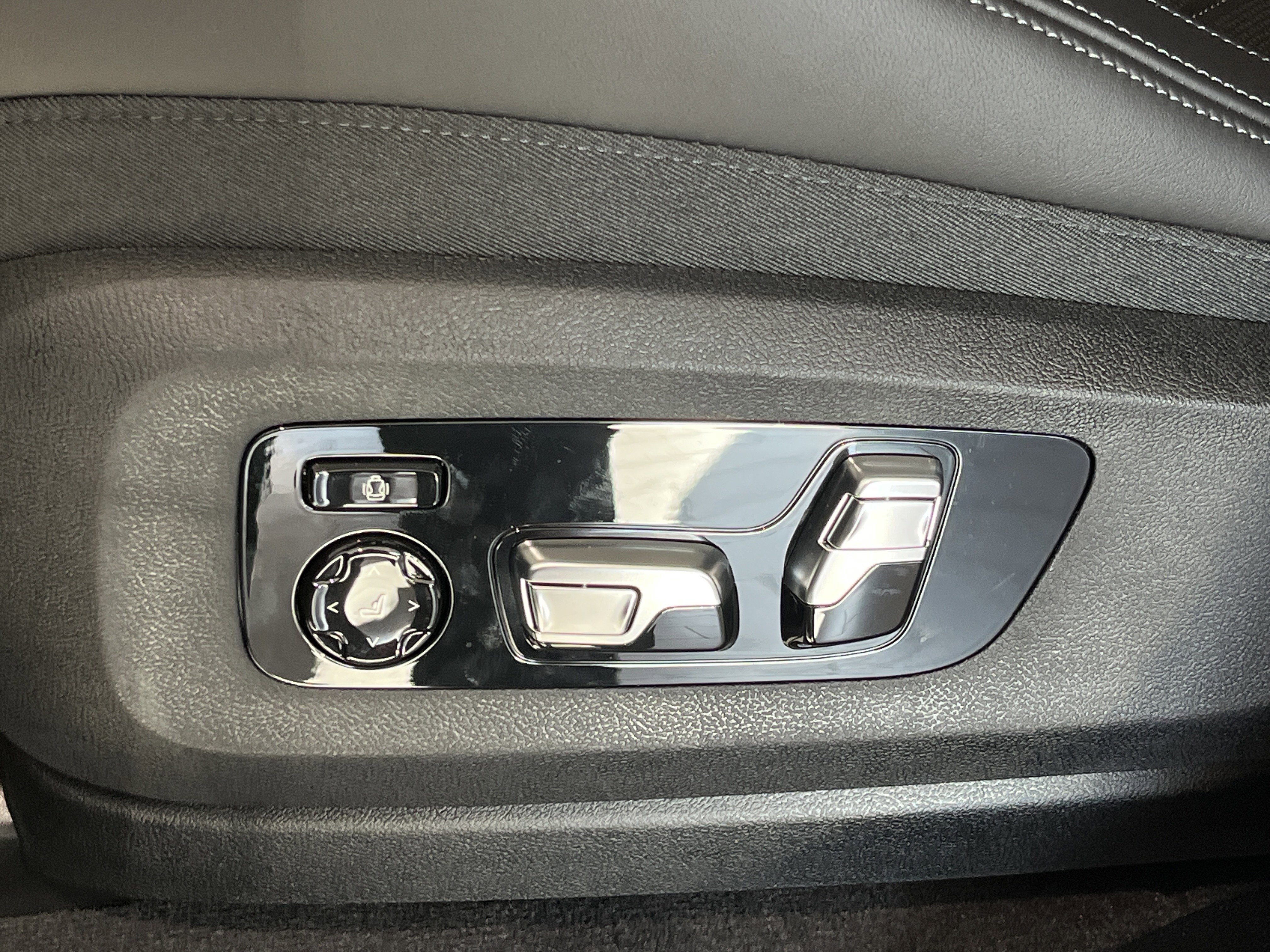 New 2026 BMW XM Label Red image 18