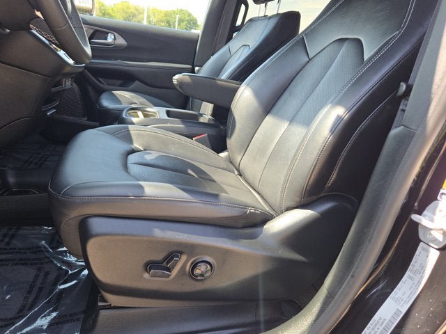 Used 2025 Chrysler Pacifica Select FWD image 21