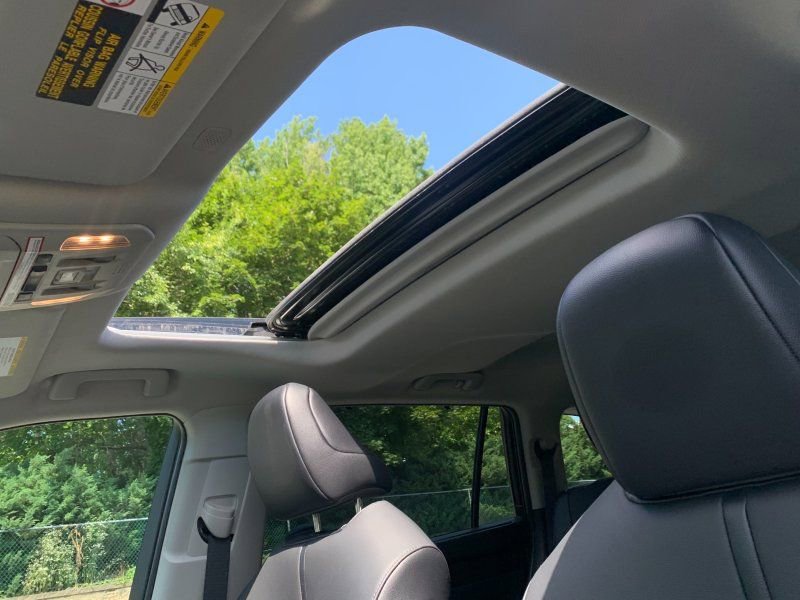 Used 2020 Toyota Highlander XLE AWD/4WD image 11