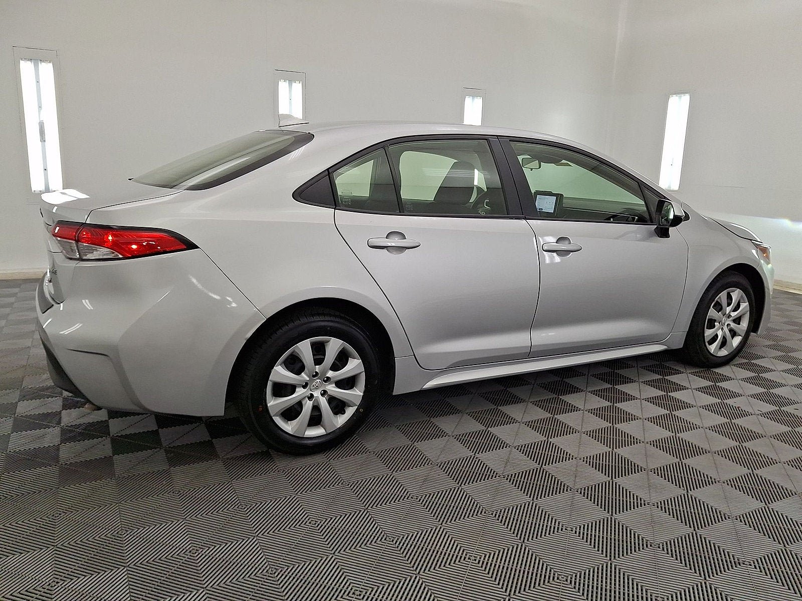 Used 2023 Toyota Corolla LE FWD image 17