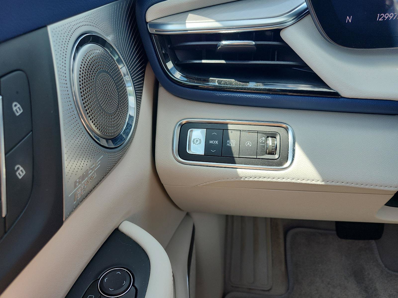 Used 2025 Buick Enclave Avenir w/ Super Cruise Package FWD image 21