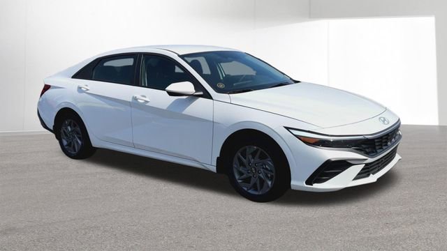 Used 2025 Hyundai Elantra Hybrid FWD image 89