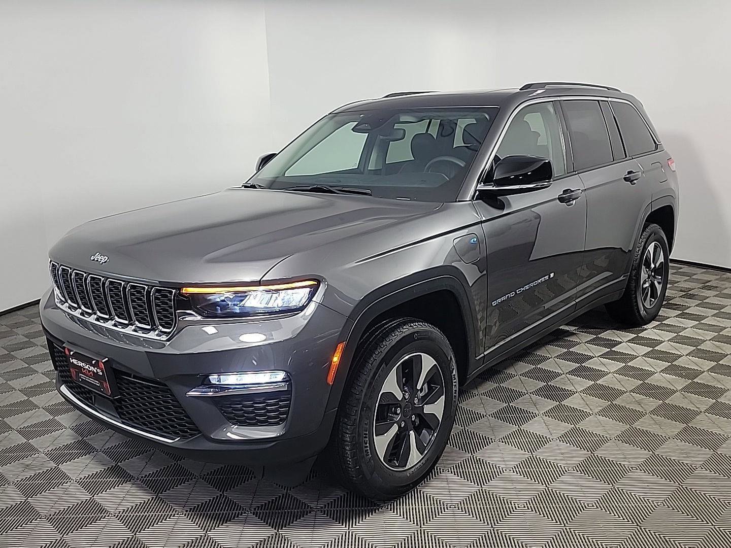 Used 2022 Jeep Grand Cherokee Limited 4xe image 12