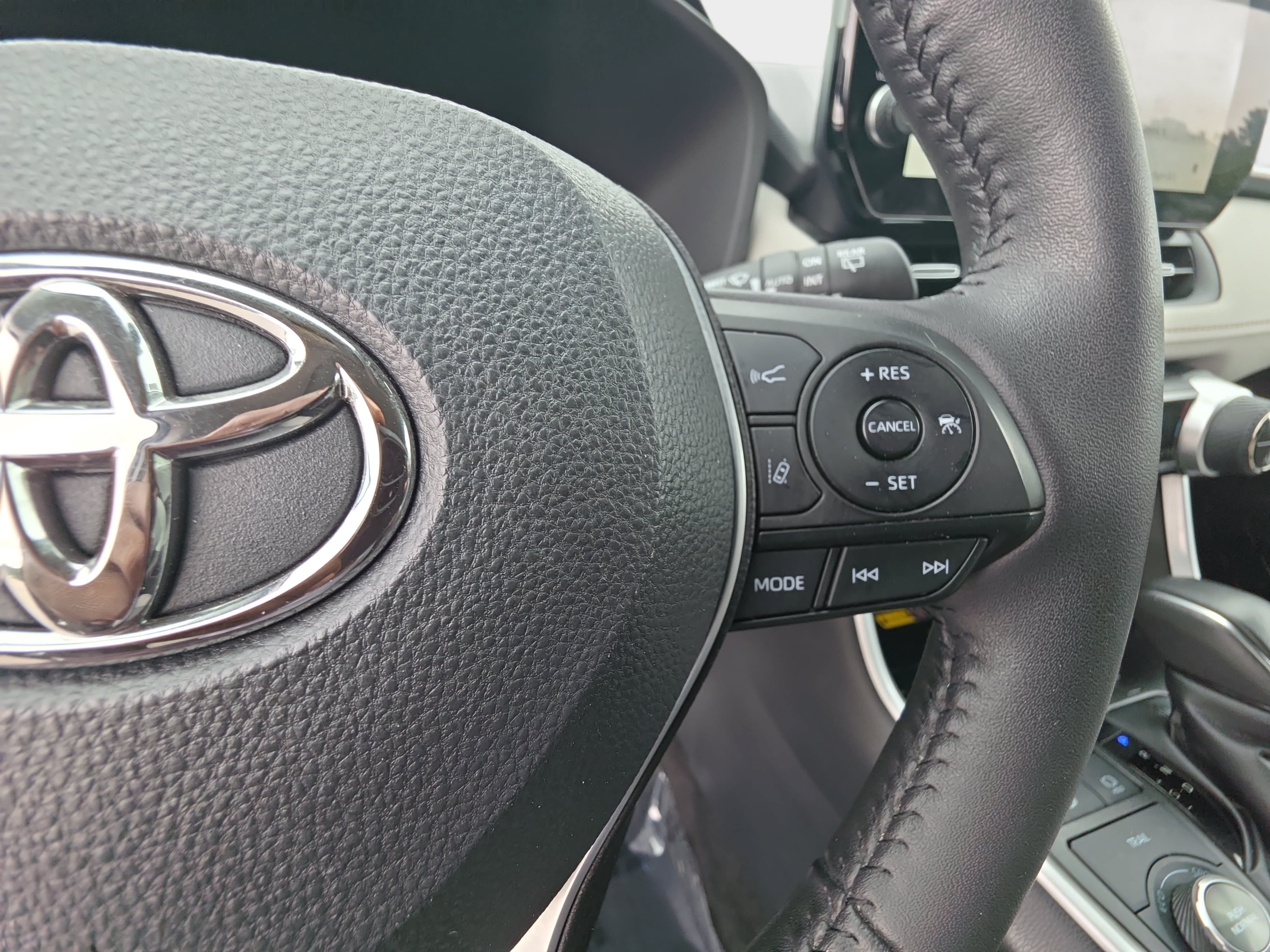 Used 2023 Toyota RAV4 Limited AWD/4WD image 18