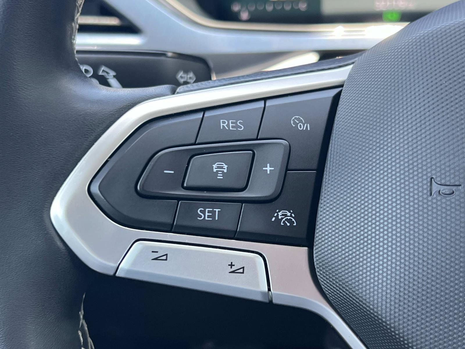 Certified 2023 Volkswagen Taos SE FWD image 9