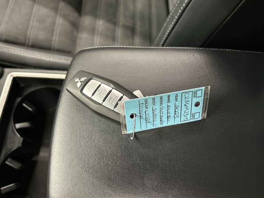 Used 2023 Mitsubishi Outlander SE AWD/4WD image 12