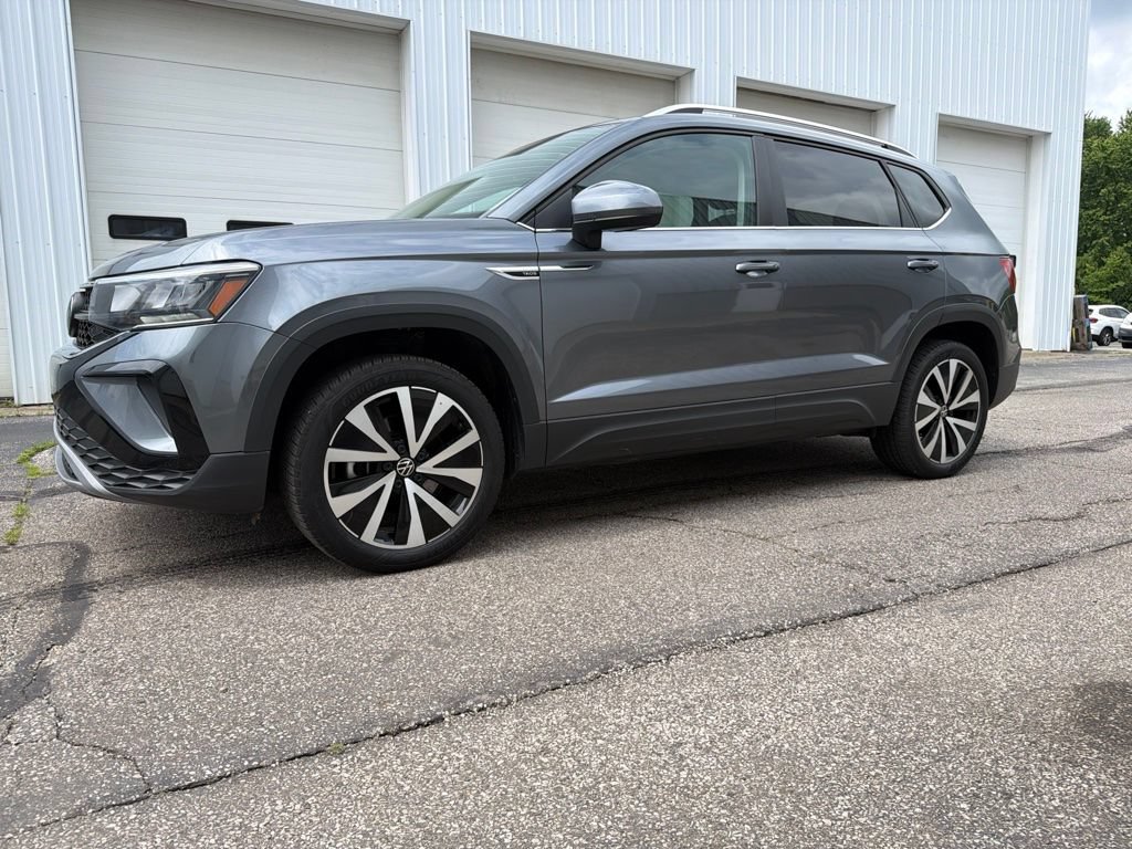 Used 2024 Volkswagen Taos SE FWD image 4