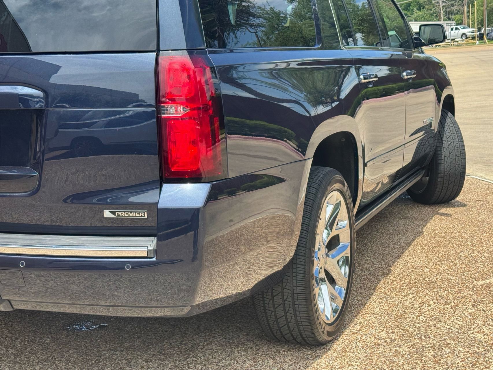 Used 2018 Chevrolet Suburban Premier w/ Max Trailering Package AWD/4WD image 4