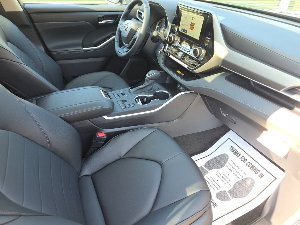 Certified 2026 Toyota Highlander XLE image 19