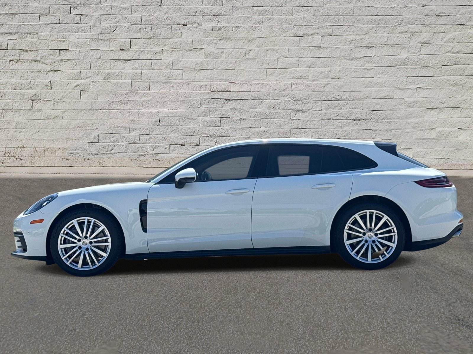 Used 2018 Porsche Panamera 4 AWD/4WD image 2