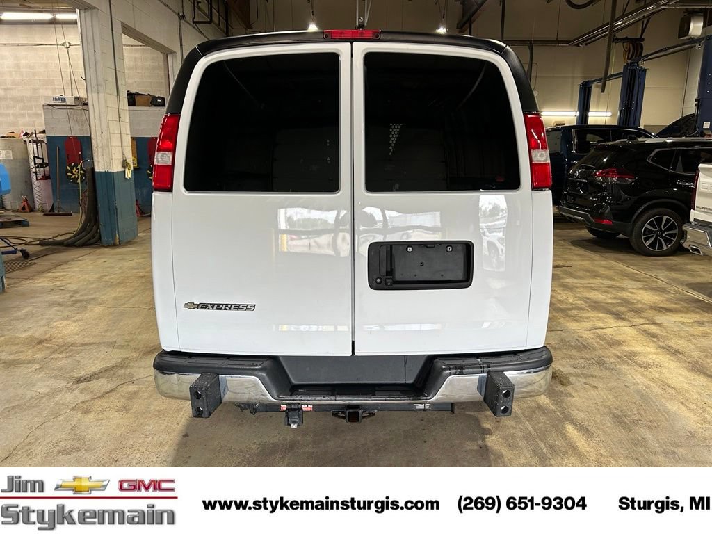 Used 2022 Chevrolet Express 2500 w/ Driver Convenience Package RWD image 8