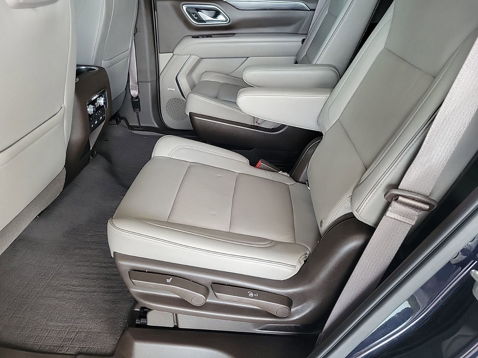 Used 2021 GMC Yukon SLT w/ Rear Media and Nav Package RWD image 15