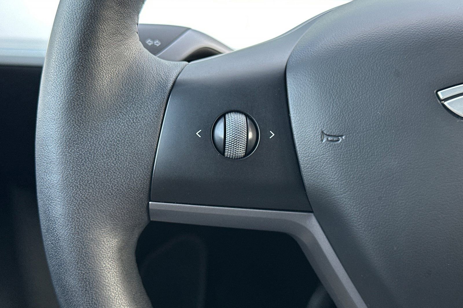 Used 2025 Tesla Model Y Long Range image 31