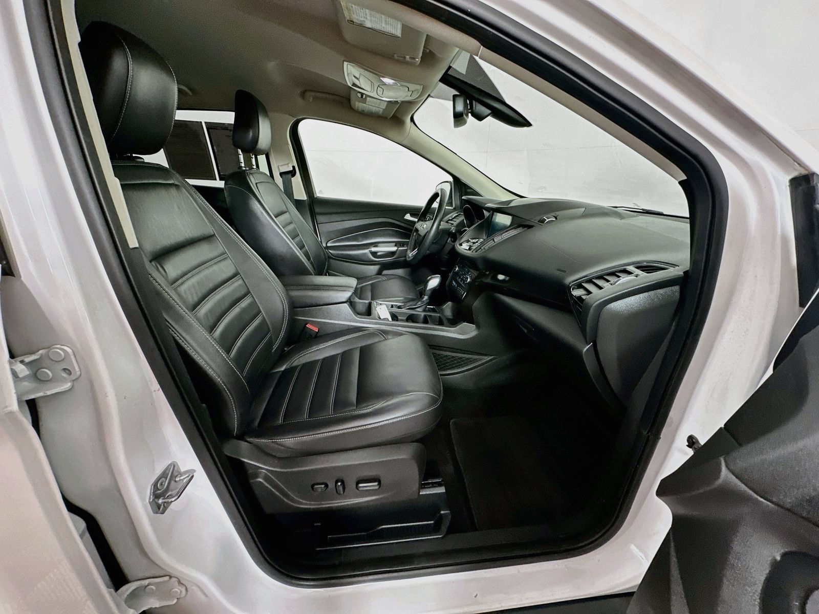 Used 2019 Ford Escape Titanium AWD/4WD image 26