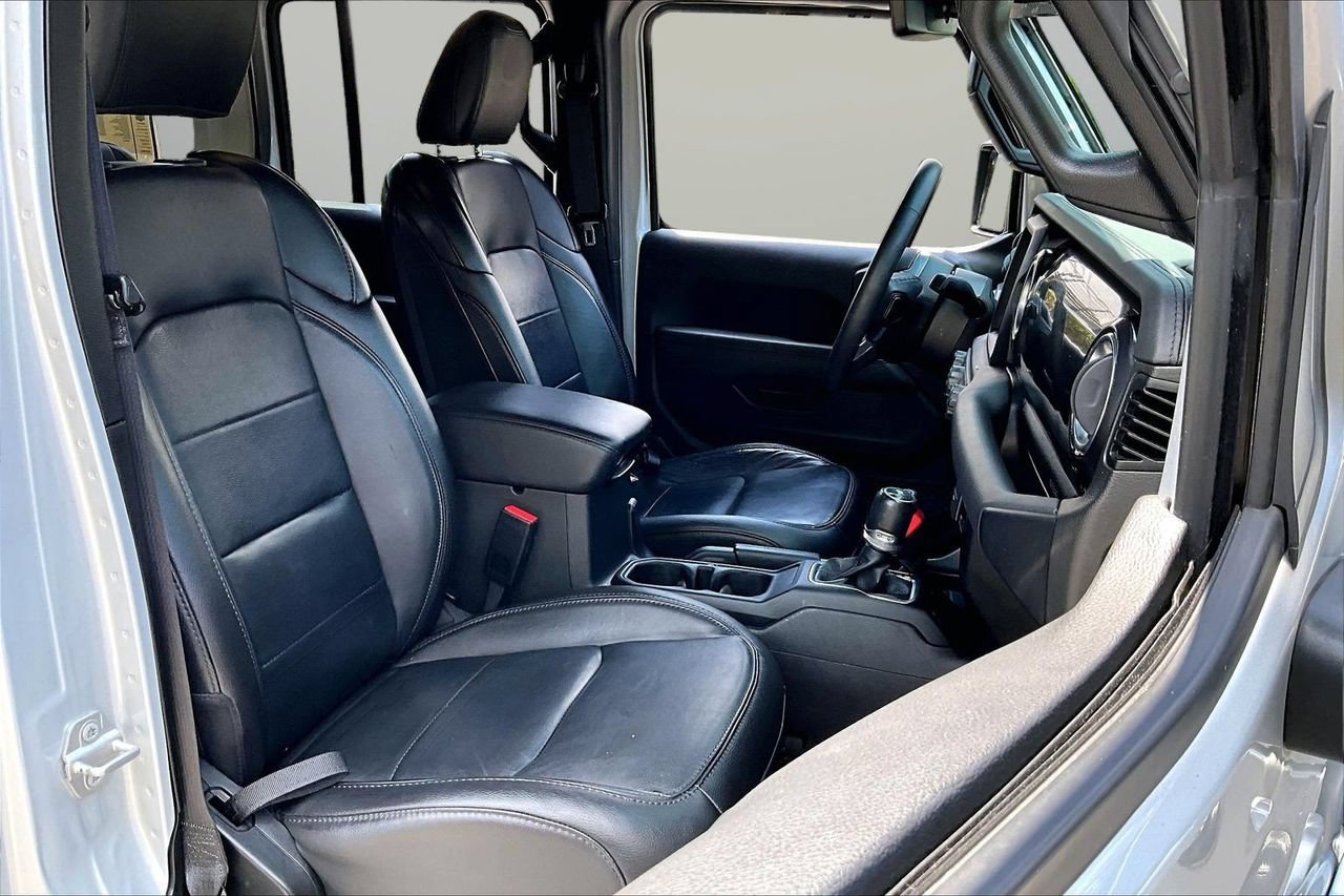 Used 2023 Jeep Wrangler Unlimited Sahara AWD/4WD image 23
