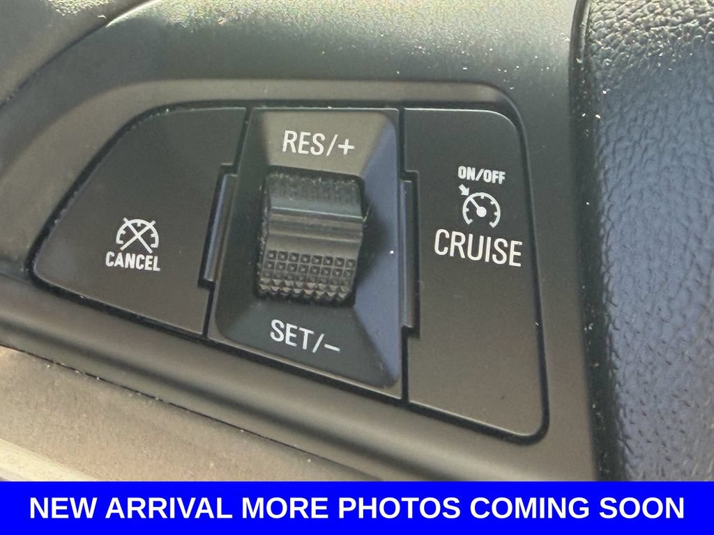 Used 2022 Chevrolet Trax LT w/ LT Convenience Package FWD image 29