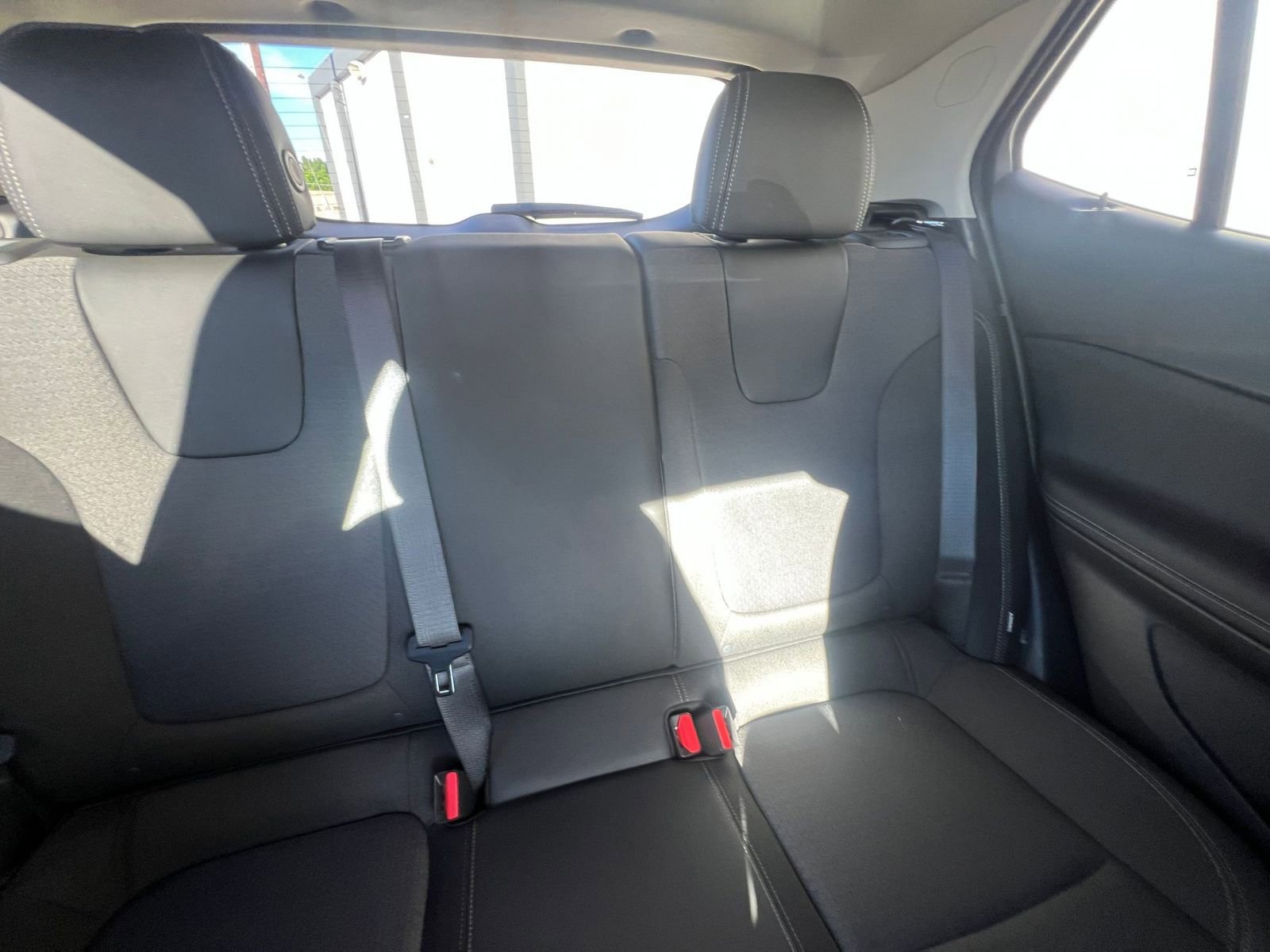 Used 2025 Buick Encore GX Preferred image 37