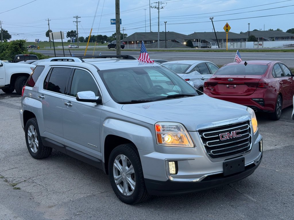 Used 2017 GMC Terrain SLT w/ Driver Alert Package I FWD image 3