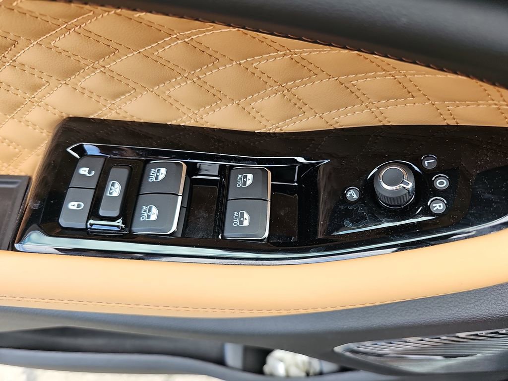 Used 2023 Jeep Grand Cherokee Summit w/ Luxury Tech Group V image 32