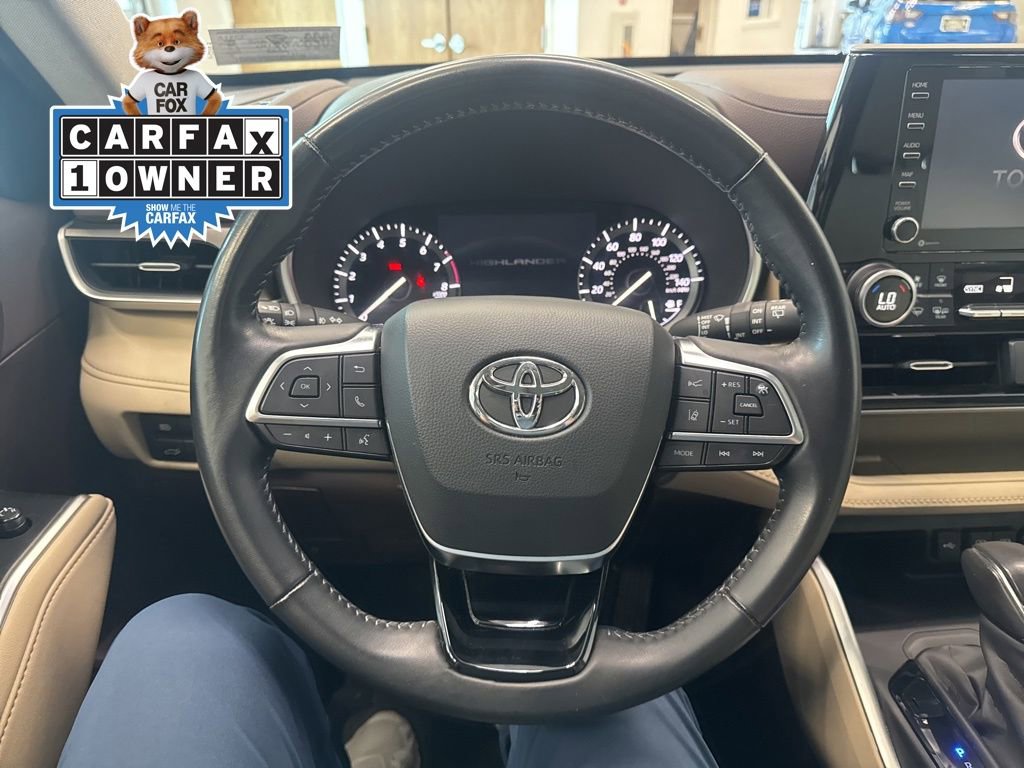 Used 2020 Toyota Highlander XLE AWD/4WD image 3