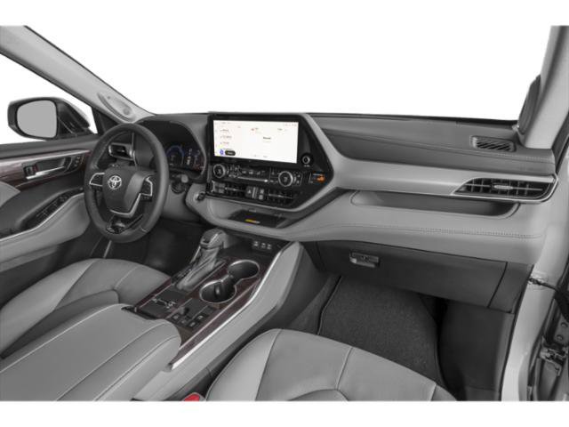 Used 2025 Toyota Highlander Platinum AWD/4WD image 16