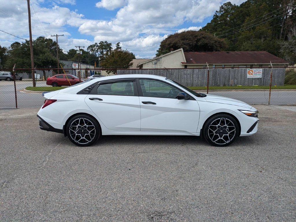 Used 2025 Hyundai Elantra SEL FWD image 3