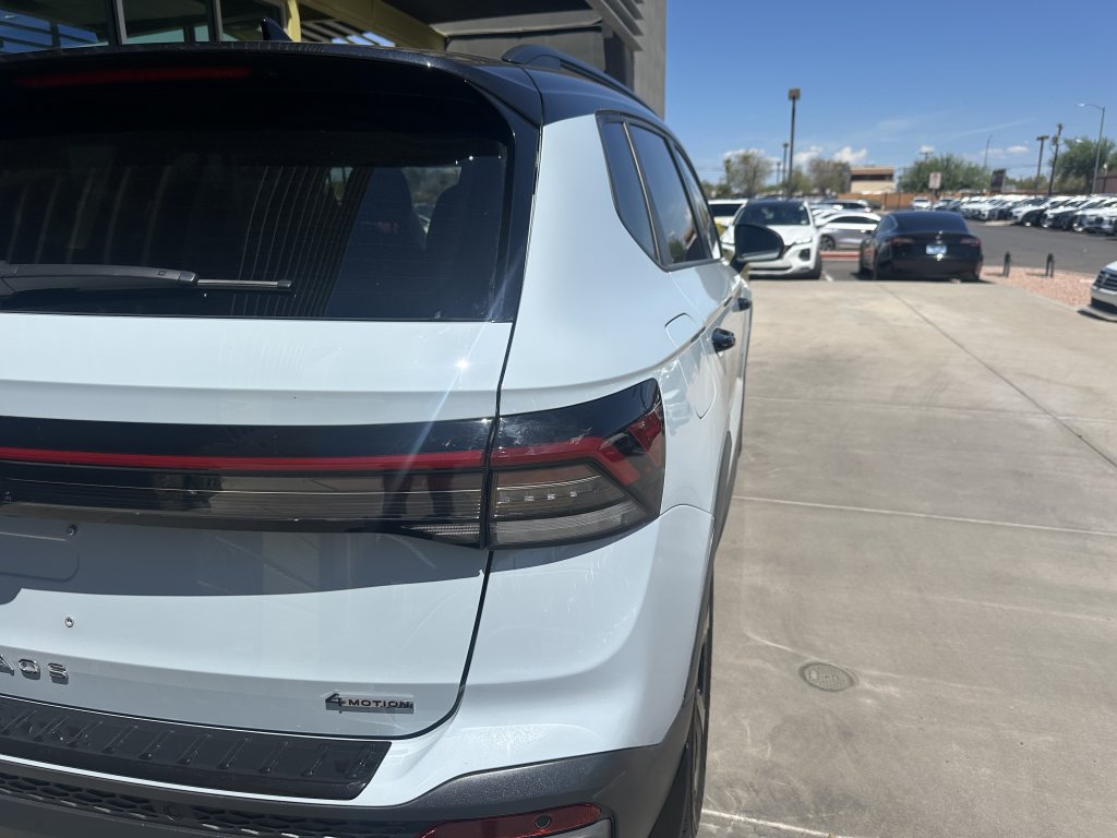 Used 2025 Volkswagen Taos SE AWD/4WD image 14