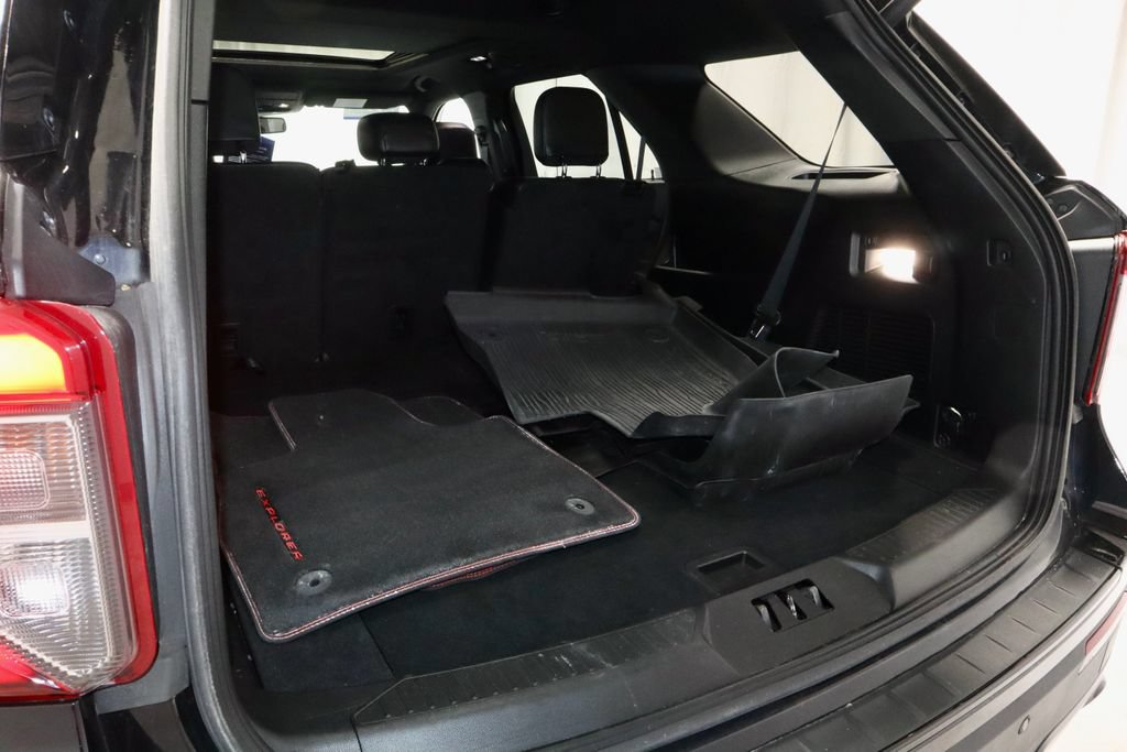 Used 2023 Ford Explorer ST-Line AWD/4WD image 13