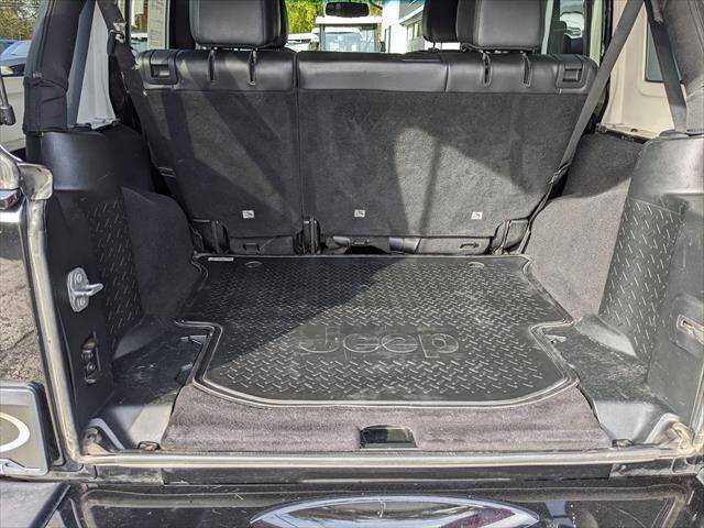 Used 2017 Jeep Wrangler Unlimited Sahara AWD/4WD image 5