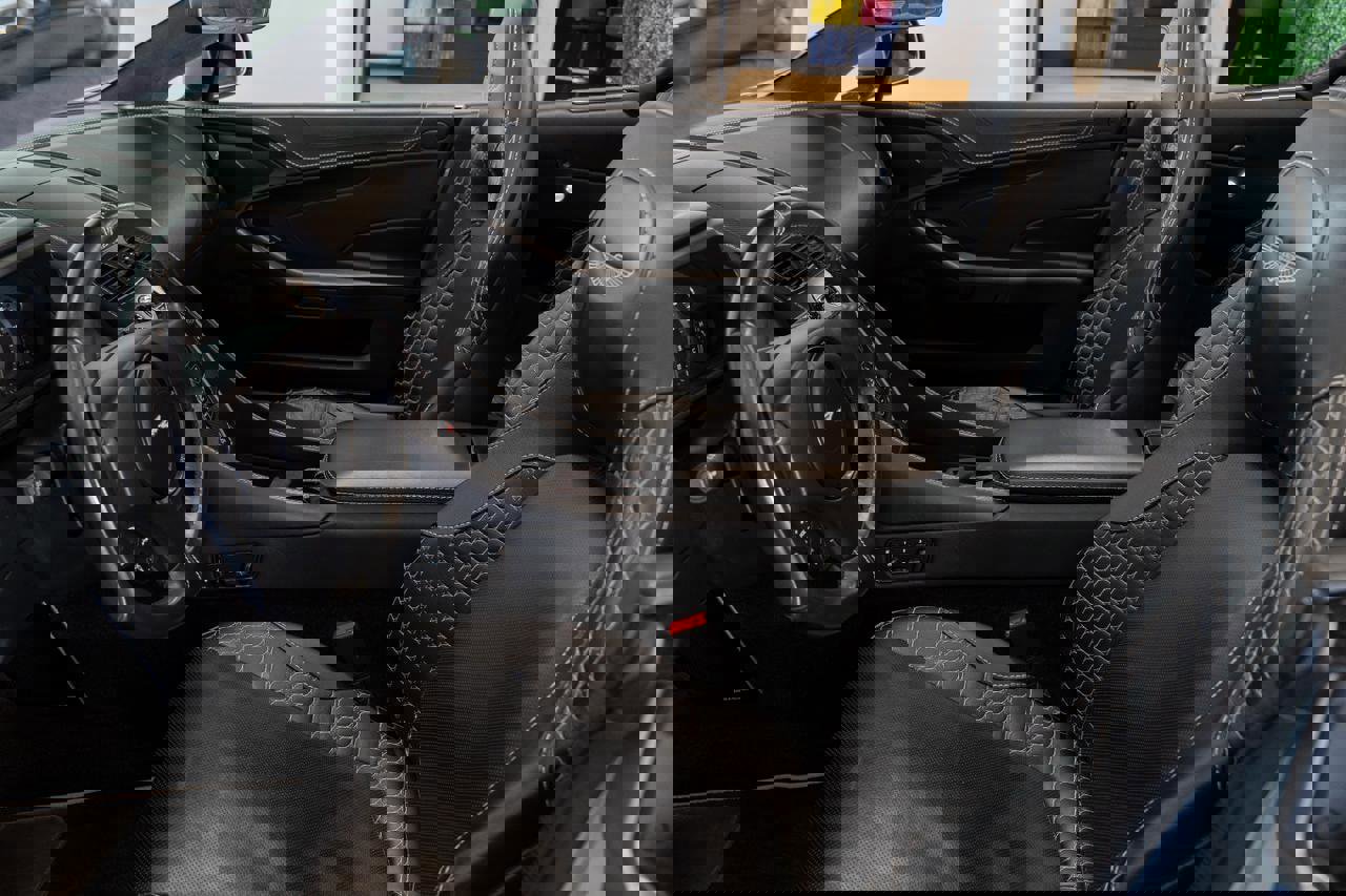 Used 2014 Aston Martin Vanquish Volante image 4