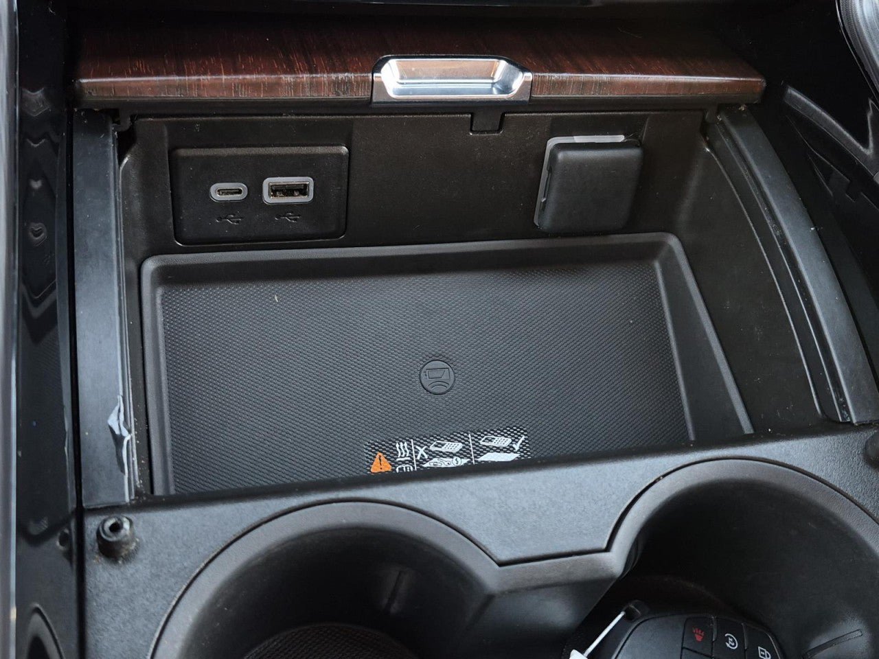 Used 2023 GMC Yukon Denali Ultimate w/ LPO, Floor Liner Package AWD/4WD image 39
