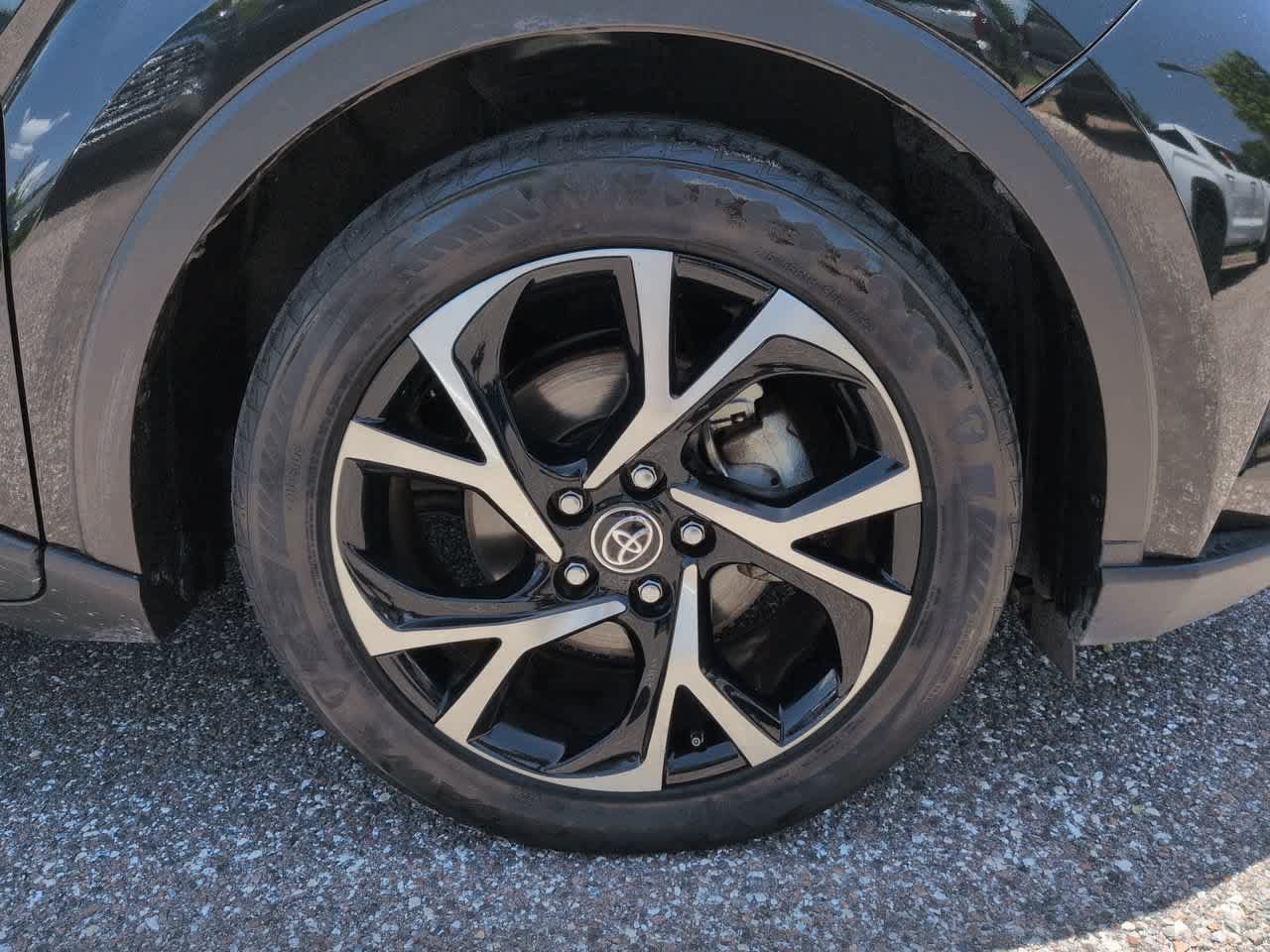 Used 2021 Toyota C-HR XLE FWD image 11